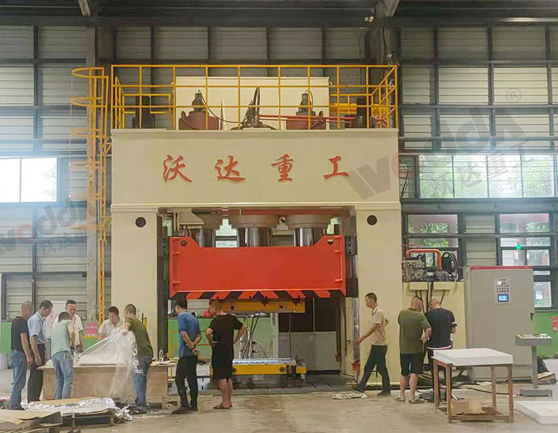 2000噸框架式液壓機客戶現場