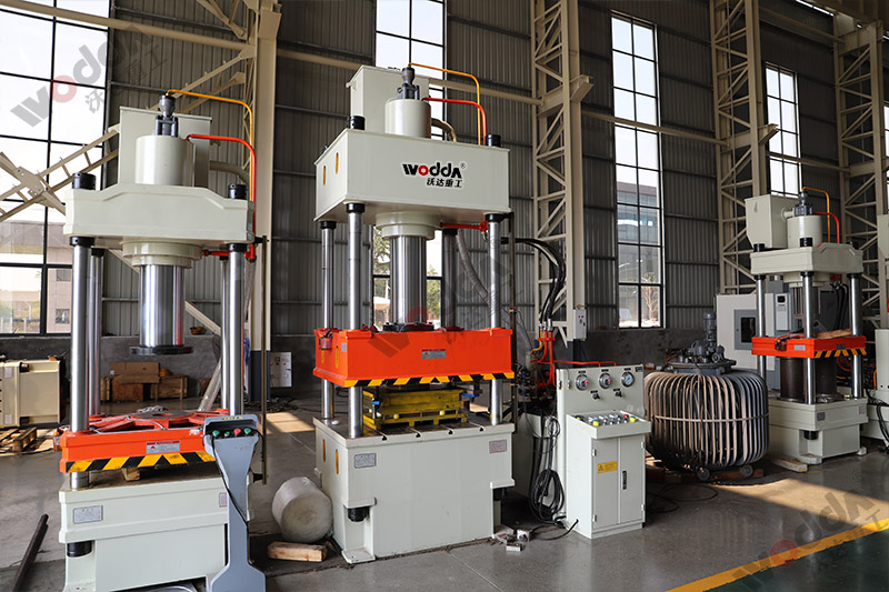 200噸不銹鋼蓋板拉伸液壓機(jī) 200噸不銹鋼蓋板拉伸液壓機(jī)