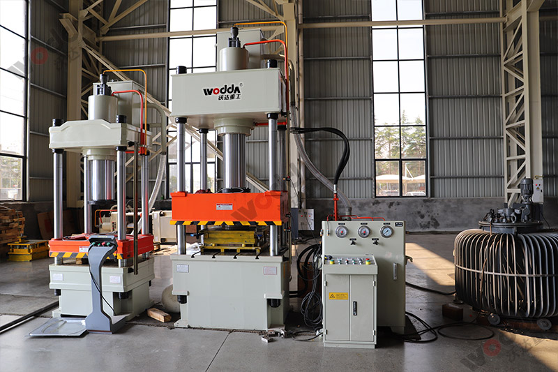 200噸不銹鋼蓋板拉伸液壓機(jī) 200噸不銹鋼蓋板拉伸液壓機(jī)