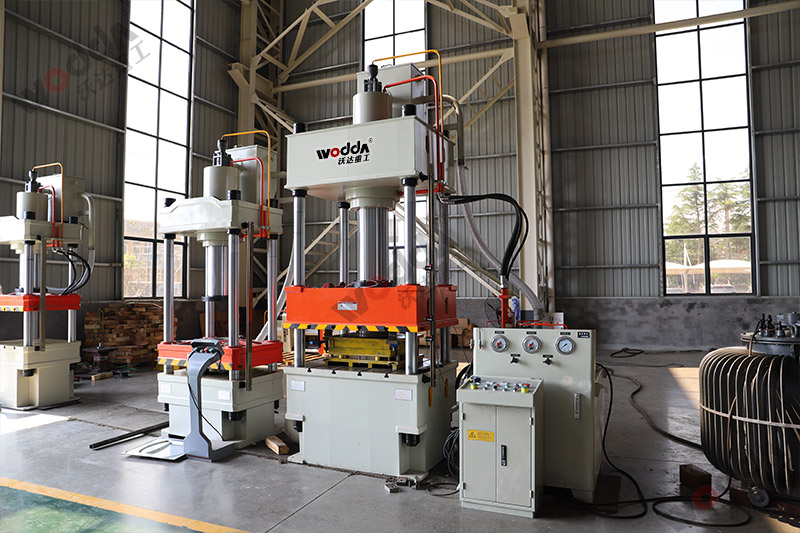 200噸不銹鋼蓋板拉伸液壓機(jī) 200噸不銹鋼蓋板拉伸液壓機(jī)