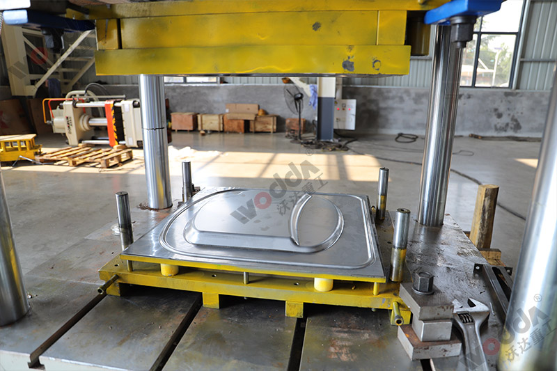 200噸不銹鋼蓋板拉伸液壓機(jī)模具 200噸不銹鋼蓋板拉伸液壓機(jī)模具