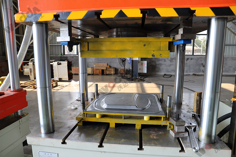 200噸不銹鋼蓋板拉伸液壓機(jī)模具 200噸不銹鋼蓋板拉伸液壓機(jī)模具