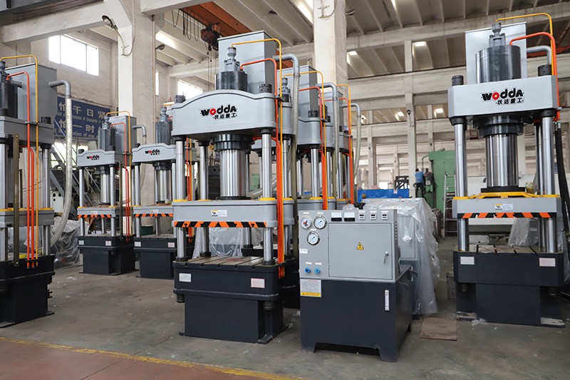 200噸汽車(chē)配件拉伸液壓機(jī) 200噸汽車(chē)配件拉伸液壓機(jī)