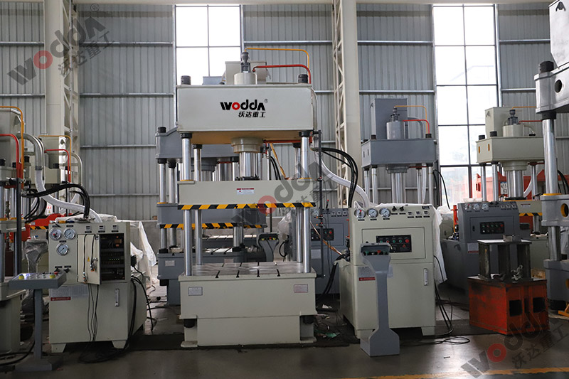 100噸薄板拉伸液壓機(jī) 100噸薄板拉伸液壓機(jī)