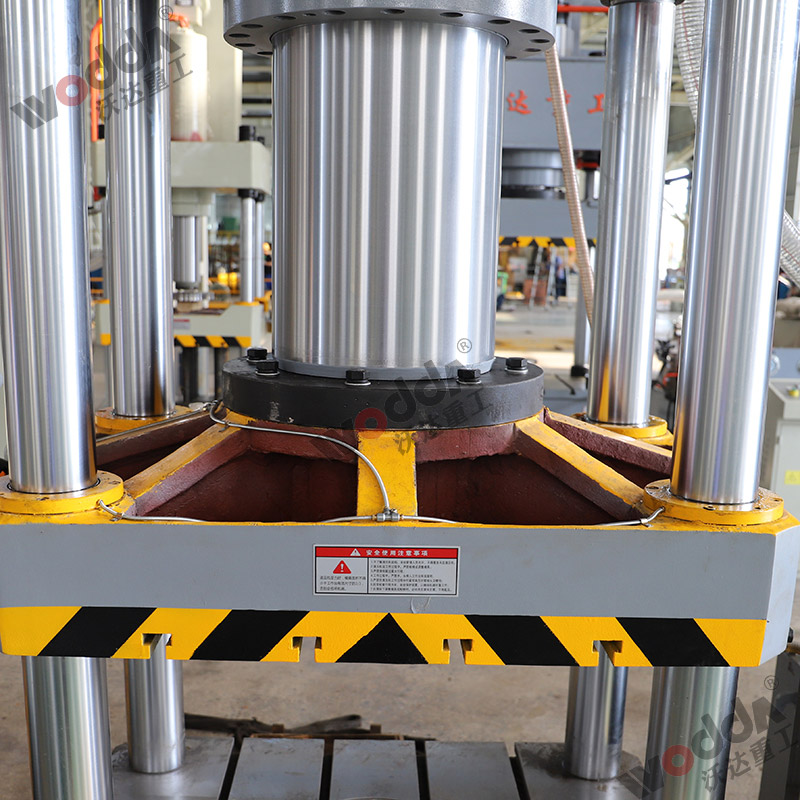 315噸拉伸液壓機(jī)油缸 315噸拉伸液壓機(jī)油缸