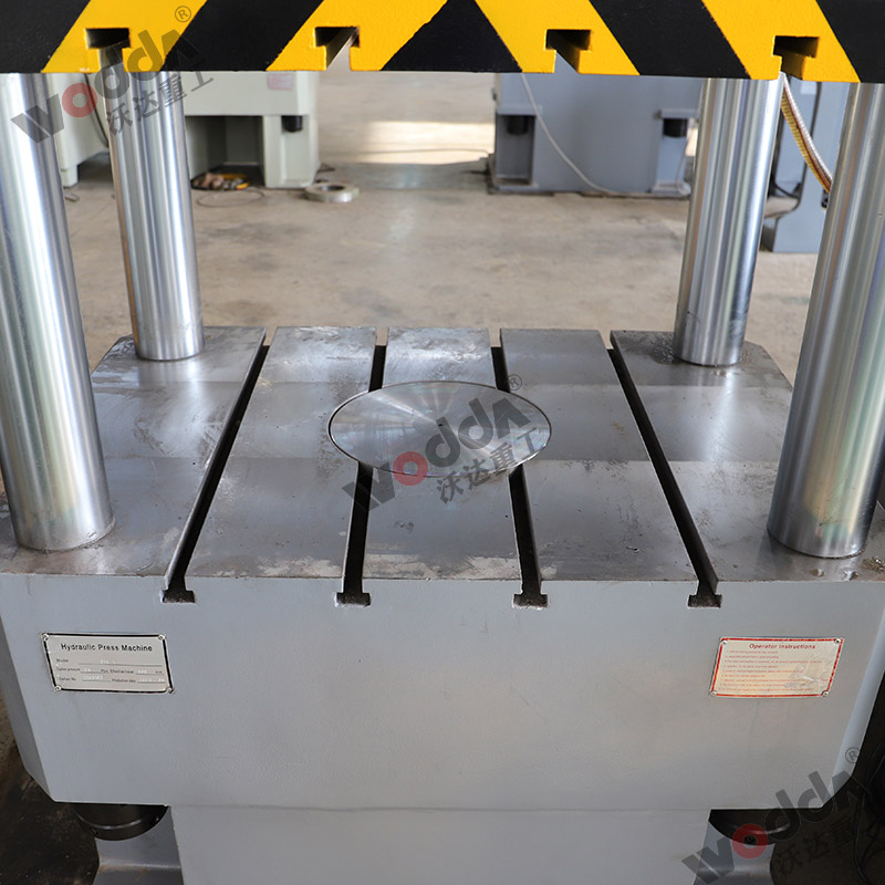 315噸拉伸液壓機(jī)工作臺(tái) 315噸拉伸液壓機(jī)工作臺(tái)