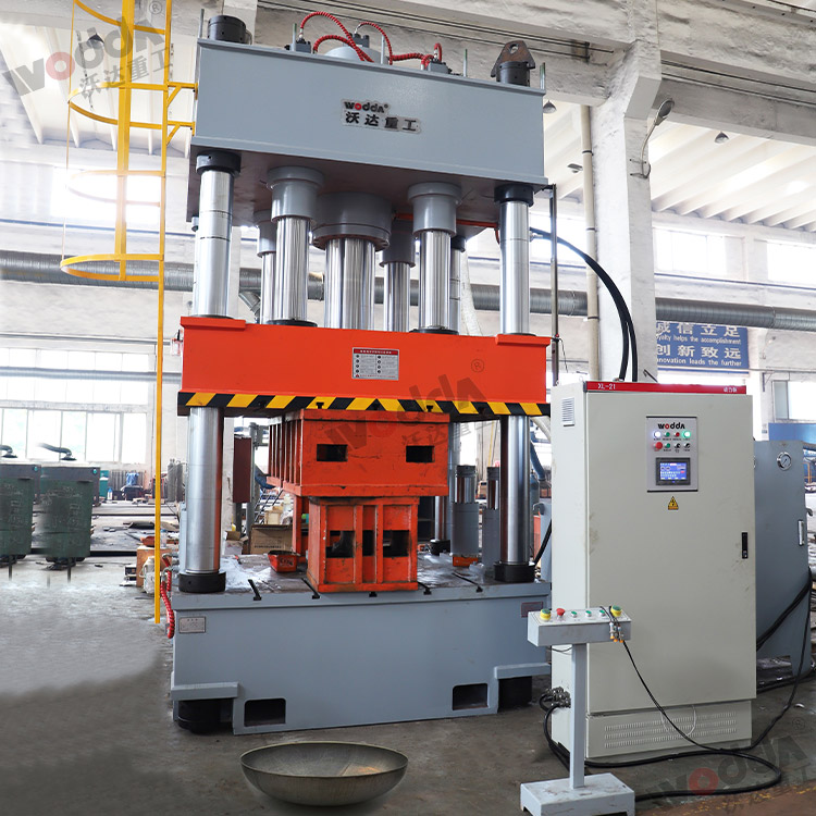 630噸封頭液壓機(圖2) 630噸封頭液壓機(圖2)