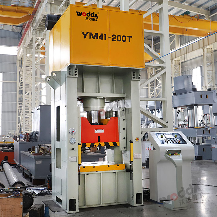 200噸框架式液壓機(圖1) 200噸框架式液壓機(圖1)