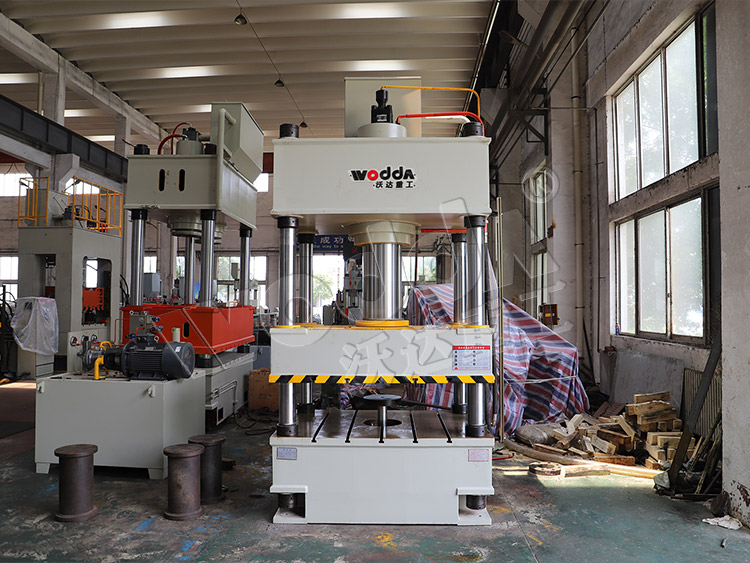 250噸拉伸液壓機(jī) 250噸拉伸液壓機(jī)