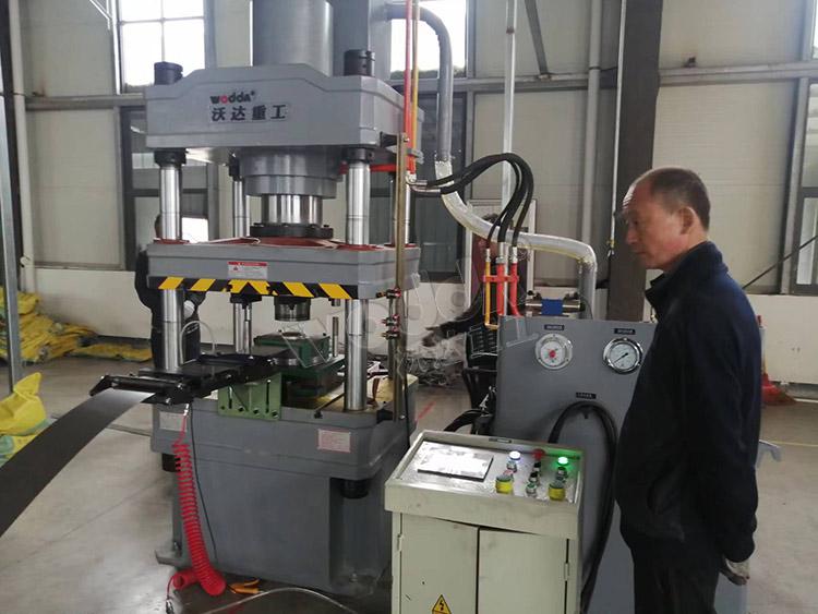 200噸不銹鋼電機端蓋拉伸液壓機 200噸不銹鋼電機端蓋拉伸液壓機