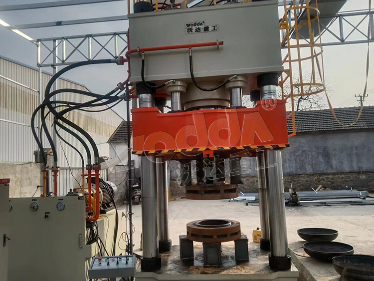 800噸封頭拉伸機客戶現場 800噸封頭拉伸機客戶現場