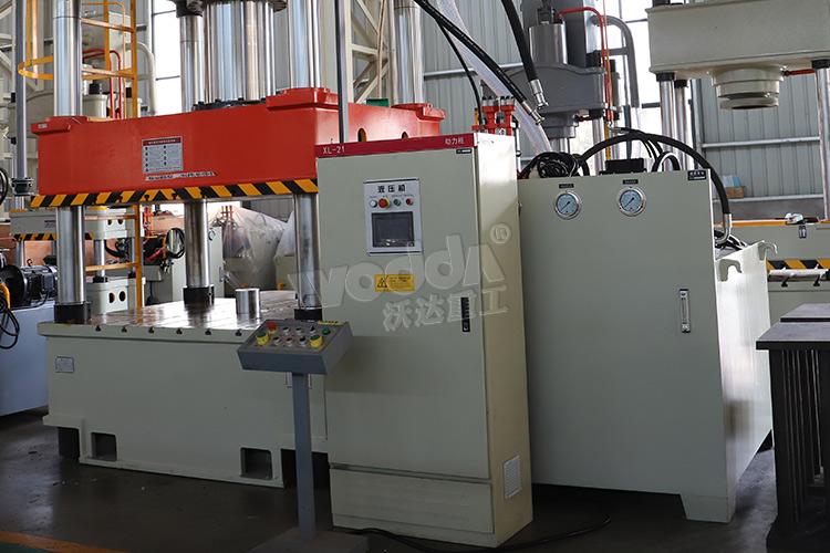 500噸液壓機（PLC動力柜、移動控制臺）