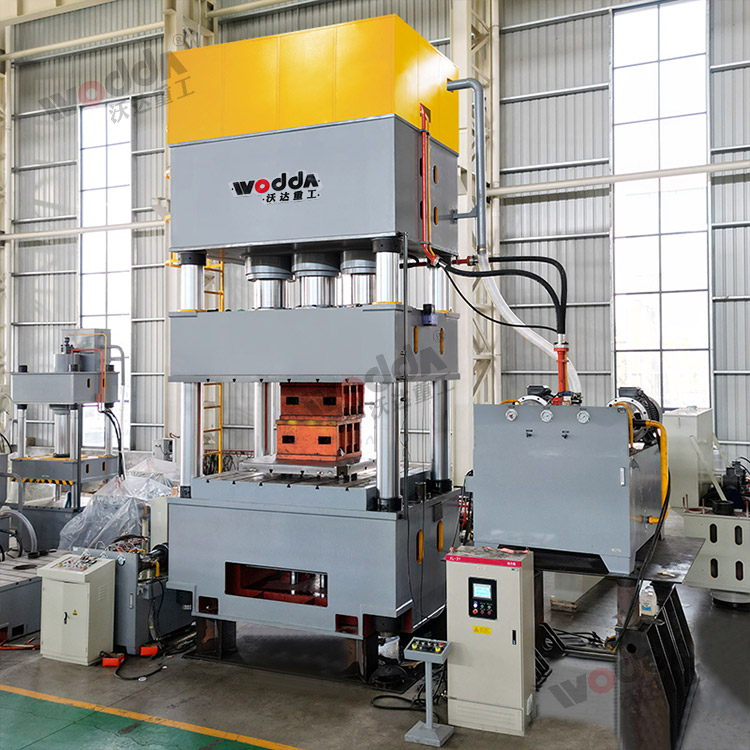 1500噸三梁四柱液壓機 1500噸三梁四柱液壓機