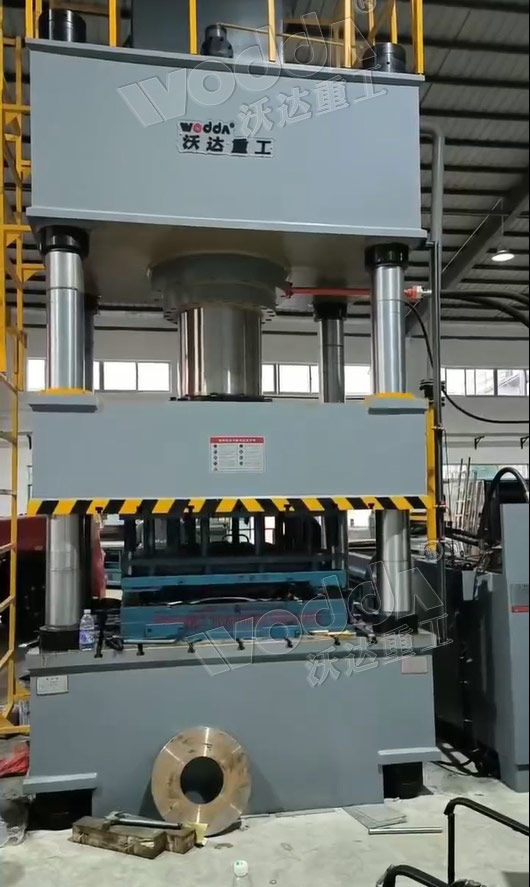 630噸不銹鋼水箱板拉伸機(jī) 630噸不銹鋼水箱板拉伸機(jī)