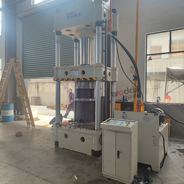 315噸三梁四柱液壓機(jī)安裝完成 315噸三梁四柱液壓機(jī)安裝完成