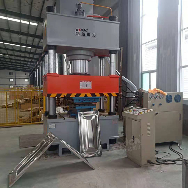 500噸巧克力不銹鋼水箱板拉伸液壓機客戶現場