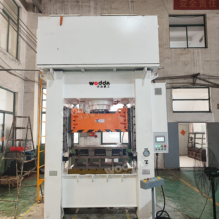 315噸金屬薄板拉伸機現場