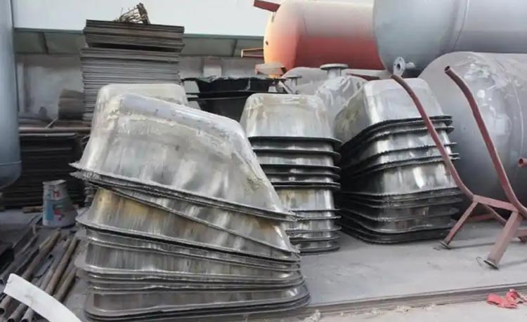 灰斗車?yán)彀氤善? alt=